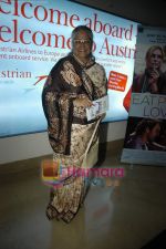 Shubha Khote at Eat Pray Love premiere in PVR on 7th Oct 2010 (5).JPG